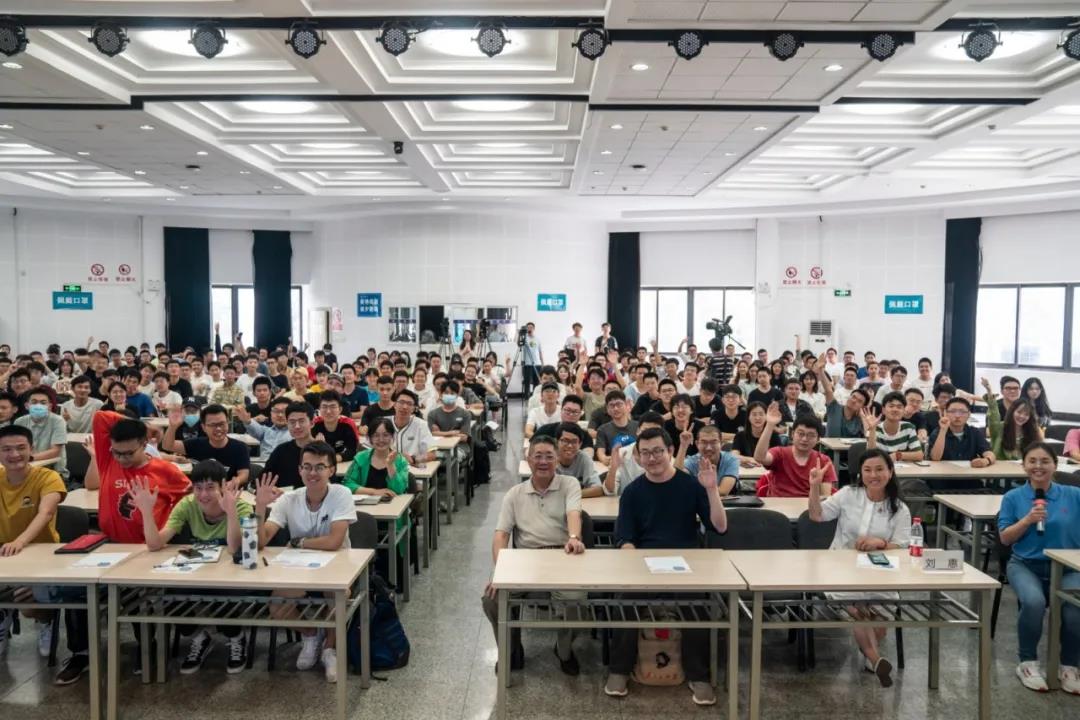 电子科技大学初心·使命大师精品课开讲啦(图3)