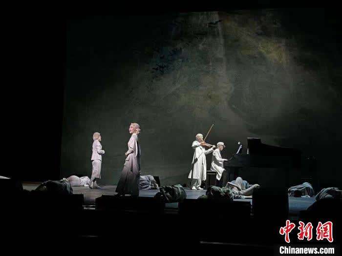 辅德里导演牟森让感动在剧场发生