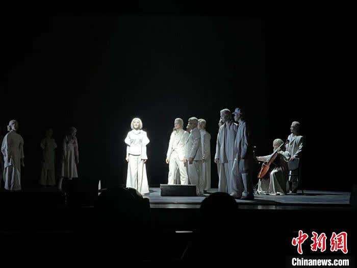 辅德里导演牟森让感动在剧场发生