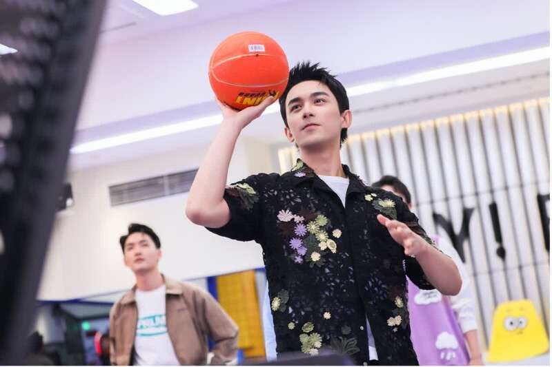 JNSPORTS从“一餐饭”到“一场局”年轻人有哪些新社交可能性？(图2)