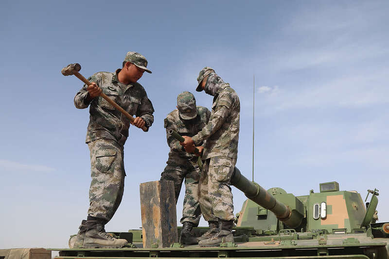 超燃第73集团军某旅开展实弹射击演练