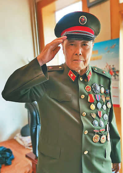 百战老兵真本色奋斗百年路启航新征程七一勋章获得者