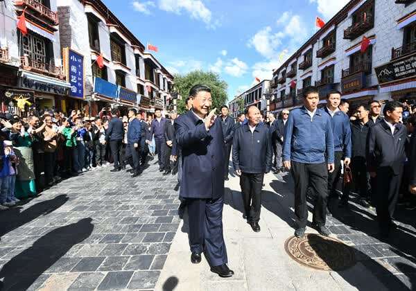 习近平在西藏考察时强调全面贯彻新时代党的治藏方略谱写雪域高原长治