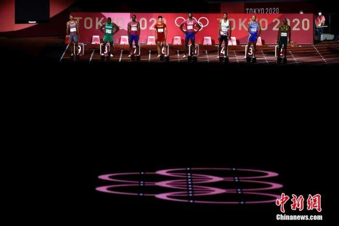 北京时间8月1日晚，在东京奥运会男子百米决赛中，中国选手苏炳添以9.98秒的成绩获得第六名，作为首位闯进奥运男子百米决赛的中国人，他再次创造了历史。<a target='_blank' href='http://www.chinanews.com/'><p  align=