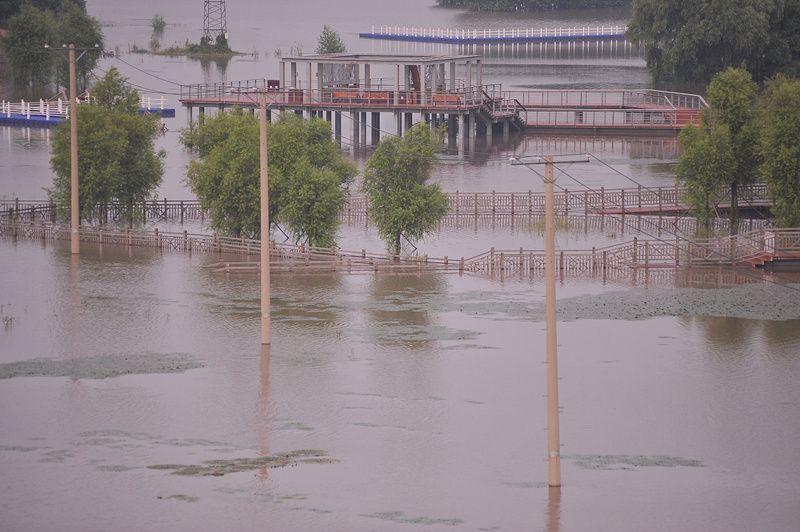 哈爾濱:松花江水位上漲 外灘溼地公園淹沒在水中