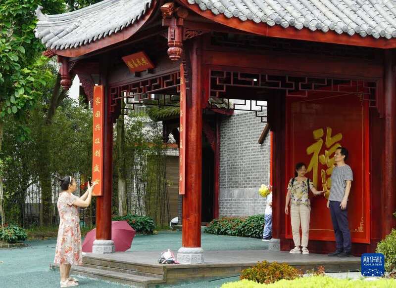 战旗村党委党建引领农村发展乡村振兴战旗飘扬