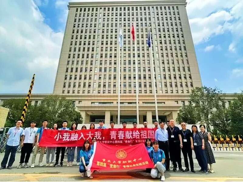 华体会体育(中国)hth·官方网站小我融入大我青春献给祖国重庆大学职就中心第四届(图13)