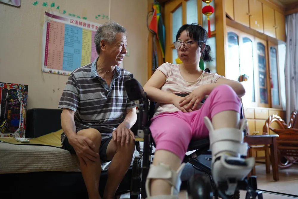 了不起凭着一只眼睛和一根手指瘫痪医学博士自创论坛免费答疑