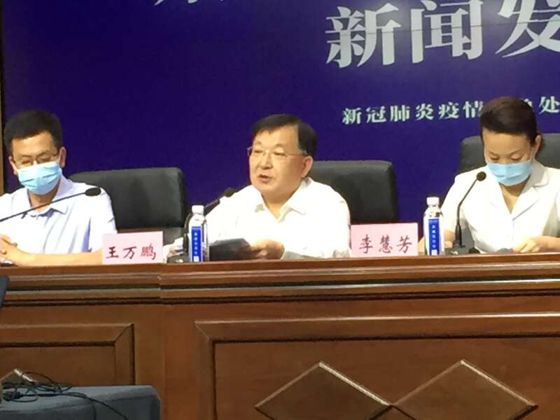 郑州市政协副主席,郑州市卫健委党组书记王万鹏介绍,截至8月27日18时