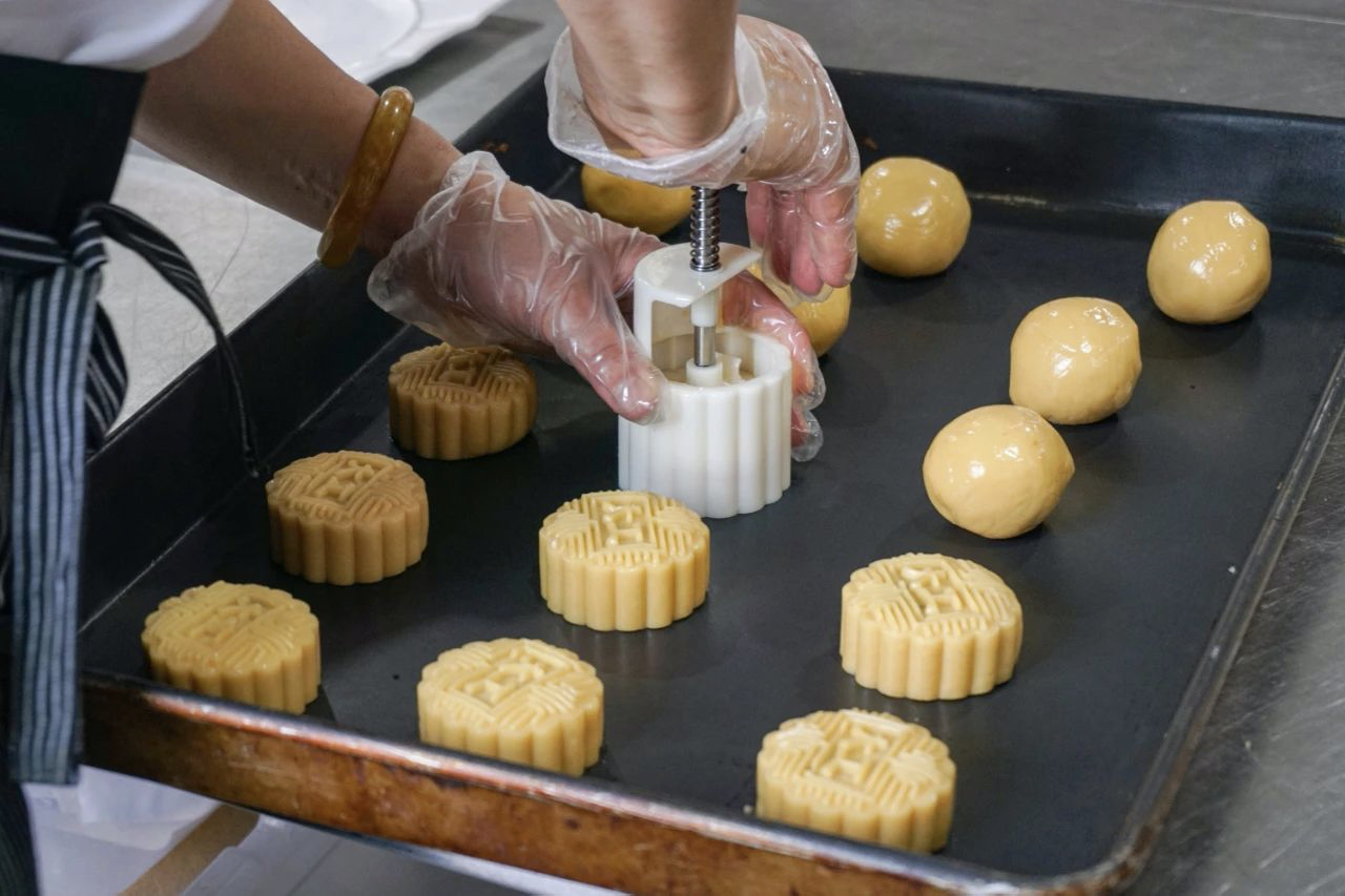 大工专属中秋月饼送你