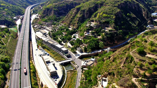俯瞰郝家桥村.(总台记者刘海涛拍摄)