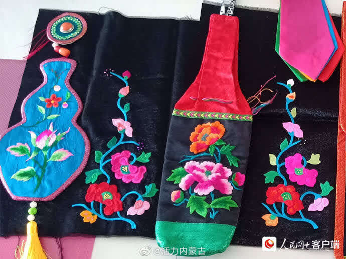 【石榴花开 籽籽同心】札萨克图刺绣：石榴花盛开在额吉指尖