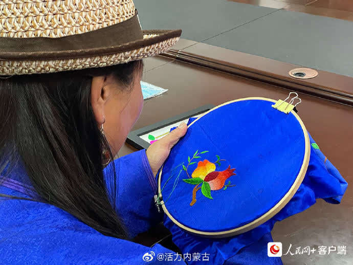 【石榴花开 籽籽同心】札萨克图刺绣：石榴花盛开在额吉指尖