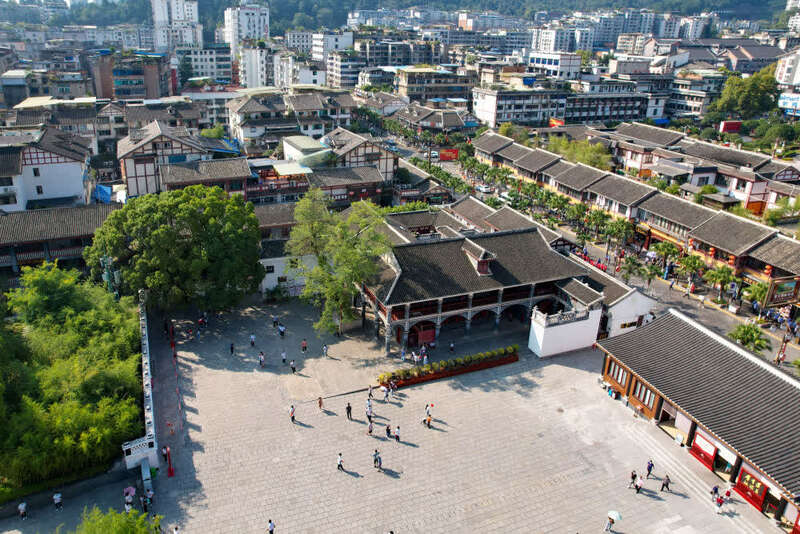 国庆风景中 最美“中国红” 国庆假期红色旅游再掀热潮