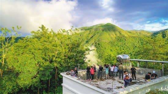 作为一种集研究性学习与旅行体验于一体的校外活动,研学旅行在市场