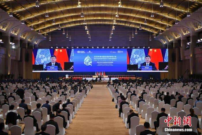 10月12日，《生物多样性公约》第十五次缔约方大会部长级全体会议在云南昆明举行。图为中国生态环境部部长黄润秋主持会议。 <a target='_blank' href='http://www.chinanews.com/'><p  align=