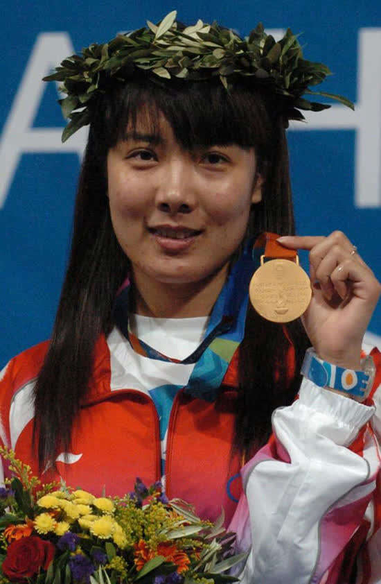 冰雪之约中国之邀许海峰杜丽杨倩重温奥运首金背后故事