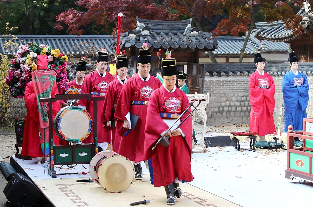 韩国昌德宫上演"朝鲜王室生日宴会 场面恢弘壮观