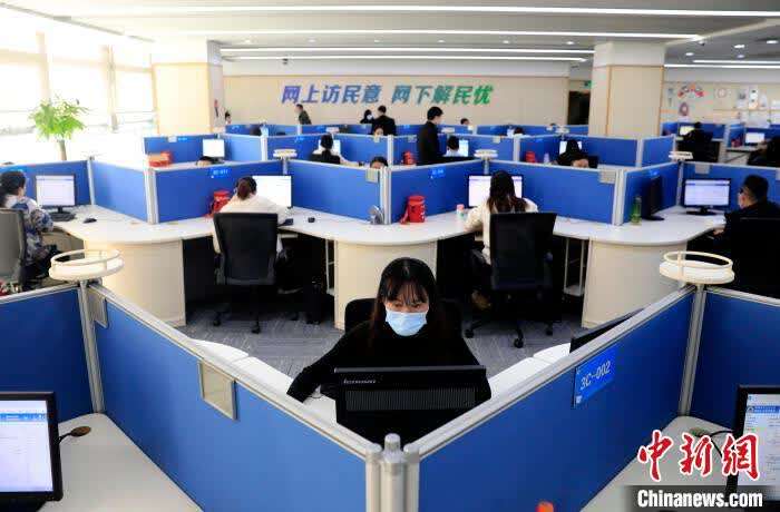 成都:24小时不打烊 市长热线当好防疫"总客服"