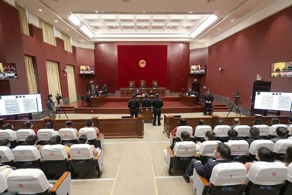 广西监狱管理局原局长李健受贿一案开庭审理