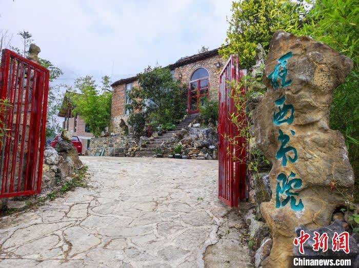 贵州洪江村：艺农“牵手”点亮村民眼中的光