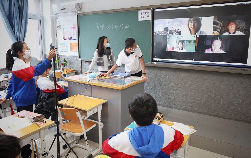 北京22中开展远程课居家隔离与上课两不误