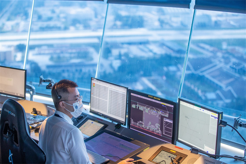 新塔台正式启用,将承担保障海口美兰国际机场两条跑道的管制指挥功能