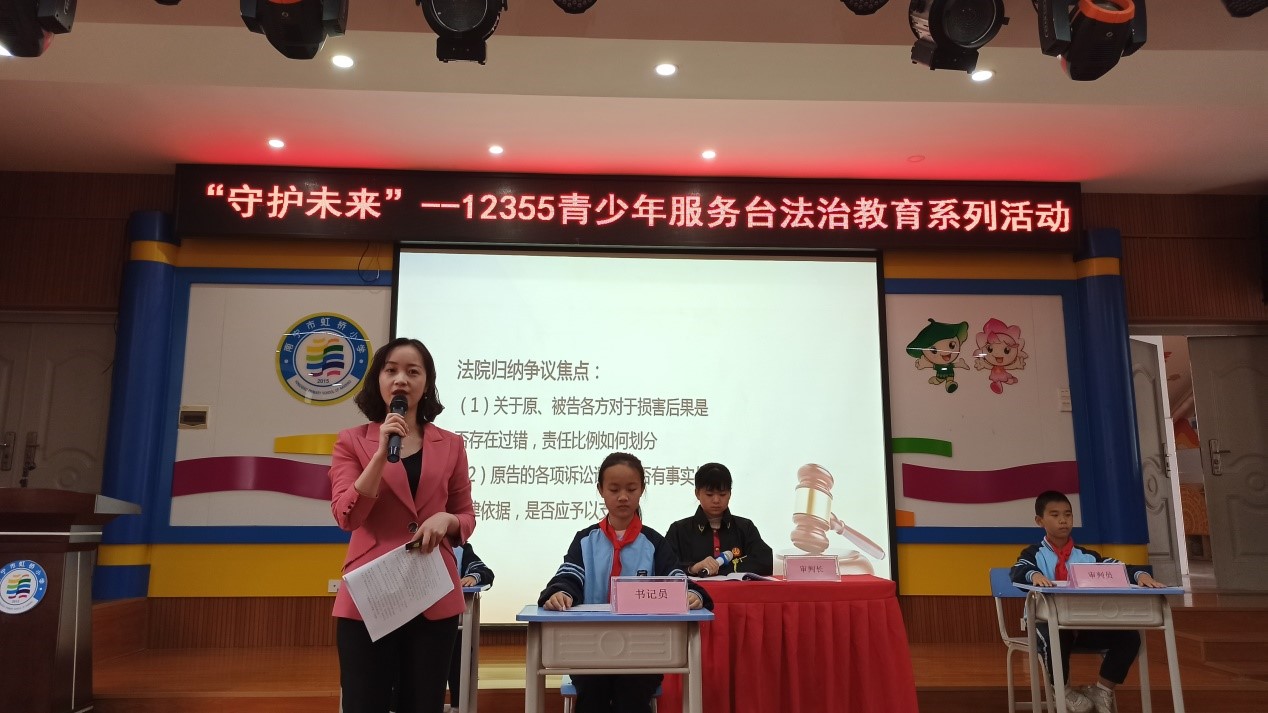 广西南宁：青少年“模拟法庭”活动开展