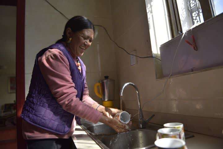 谈及近两年的变化,楚鲁松杰乡党委书记陈淇如数家珍:高挺电塔将国家大