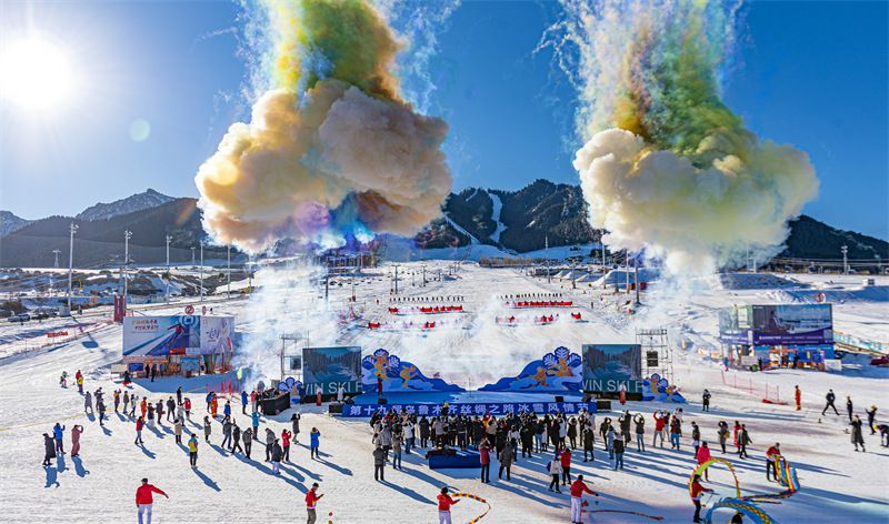 2022年赛里木湖冰雪节图片