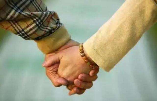 光明谈年轻观众为何围观老年相亲