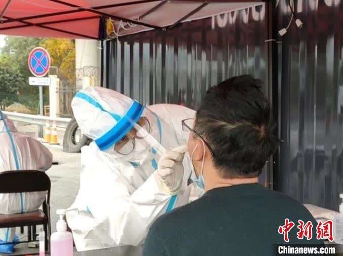 “洋医生”参与温州南高速口防疫工作 瓯海融媒体中心供图