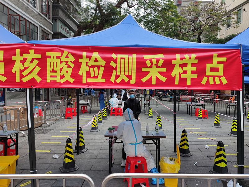 深圳新增4例新冠确诊病例市民进行核酸检测