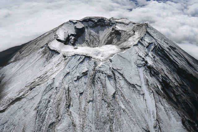 日本富士山喷火口增加近6倍专家称随时都有喷发可能