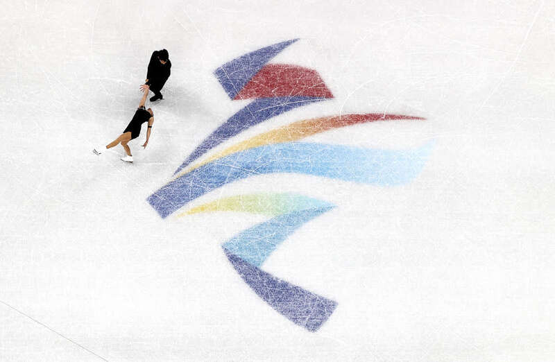 冬奥会花样滑冰背景图图片