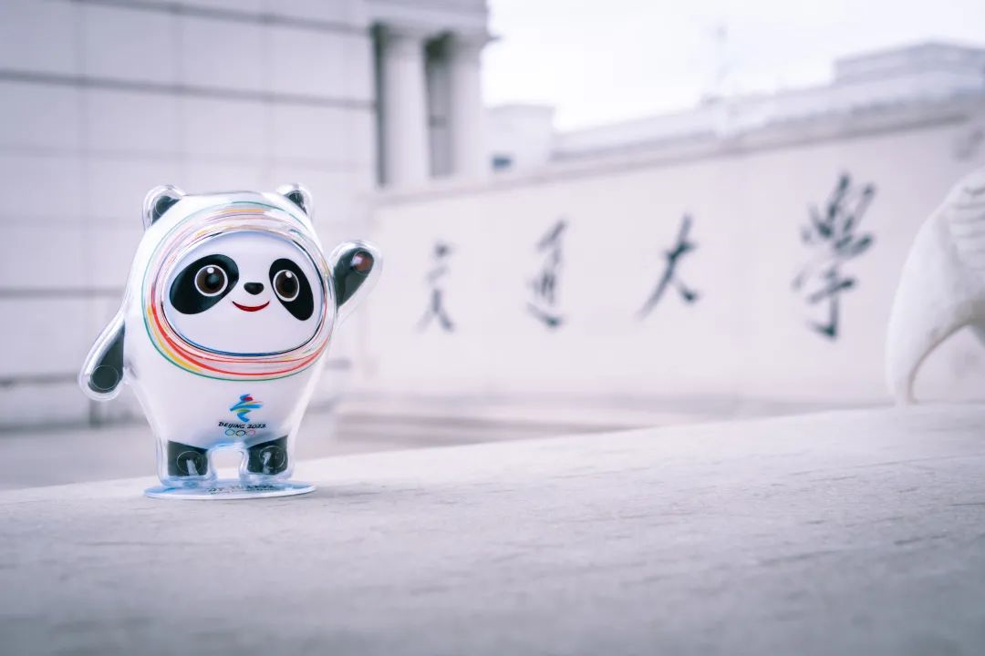 的校园奏响奥运凯旋的乐曲敲开积淀历史的大门你好交大1春逢冬奥会,逐