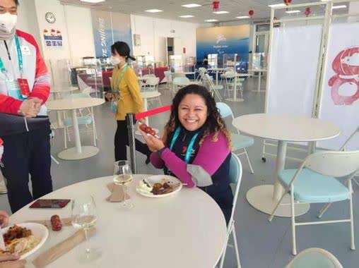 外国宾客点赞冬残奥会中国美食 直呼:像家一样温暖