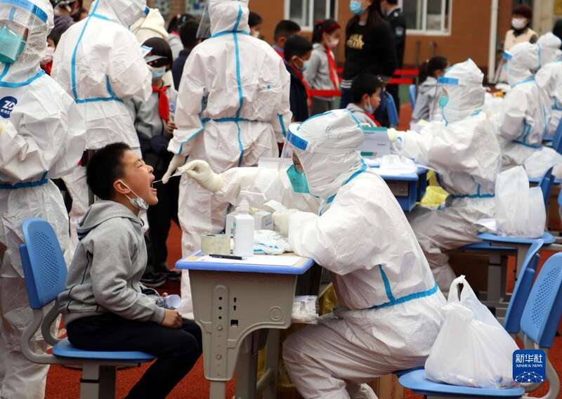 上海加强居民核酸检测全力抗击新冠疫情