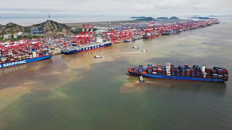 2022年4月24日，航拍上海洋山深水港。