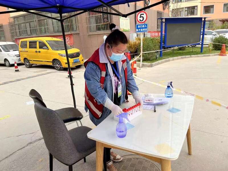 新华全媒丨z世代战在疫线显担当