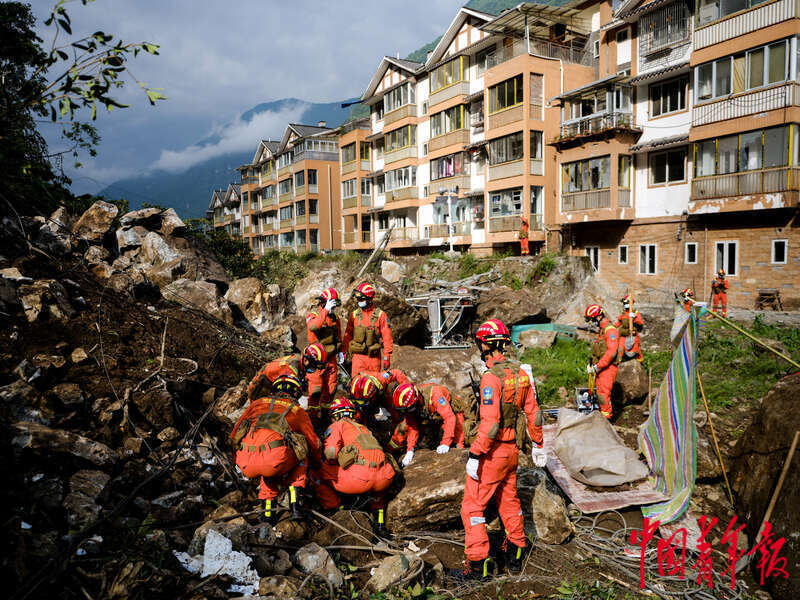 直擊四川雅安地震現場救援正在進行19