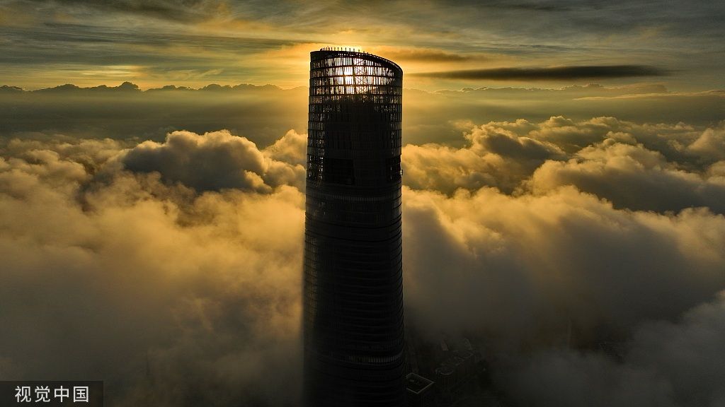 上海：梅雨季过后天空现云海景观