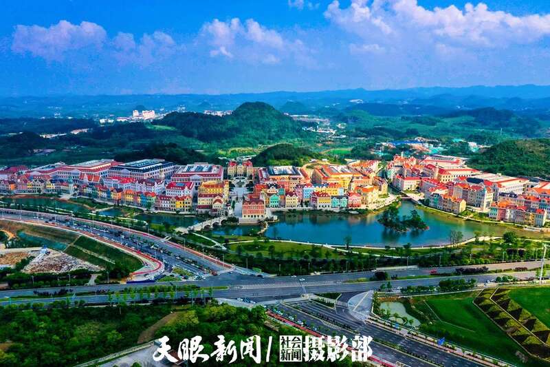 1 贵安华为云数据中心项目规划总投资80亿元,全部建成后可容纳100万台服务器。(1).jpg