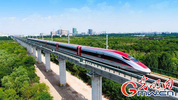 雅万高铁高速动车组和综合检测列车在青岛下线