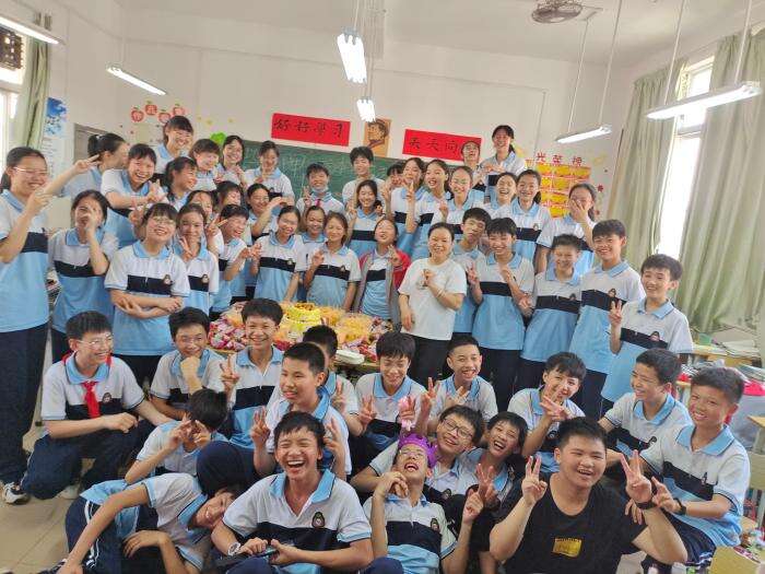 杨老师和她的学生们。