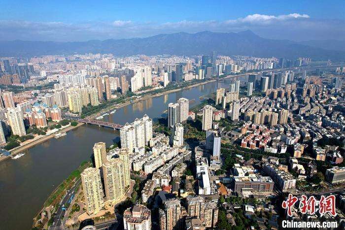 资料图:城市高楼林立。 <a target='_blank' href='/'><p align=