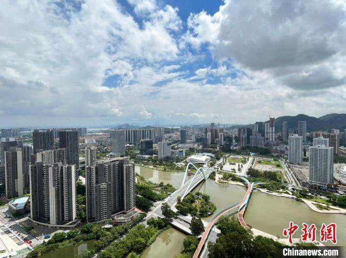 资料图:广州街头。 王坚 摄