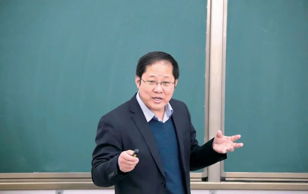 "虽然我们有一部分学者研究古突厥语,但是结合历史进行研究的学者可以