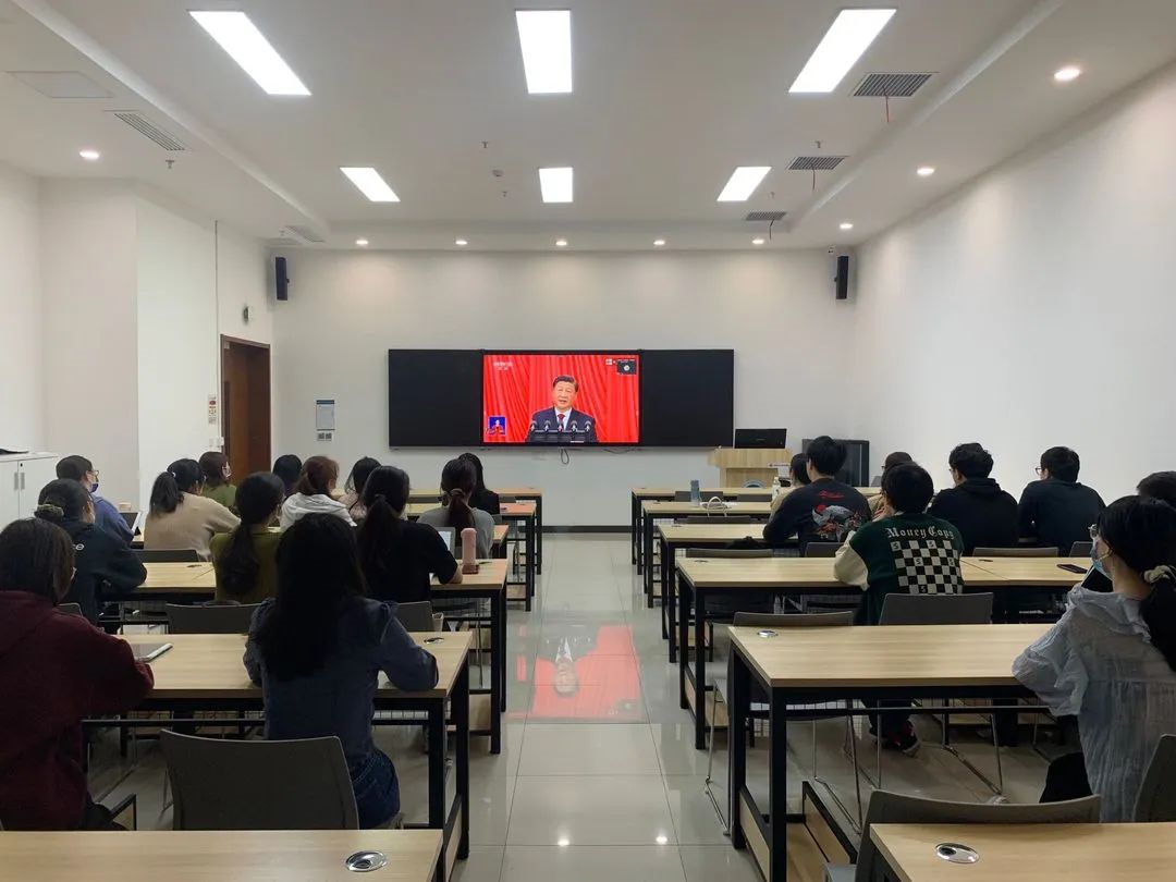 华中师范大学师生收听收看党的二十大开幕会