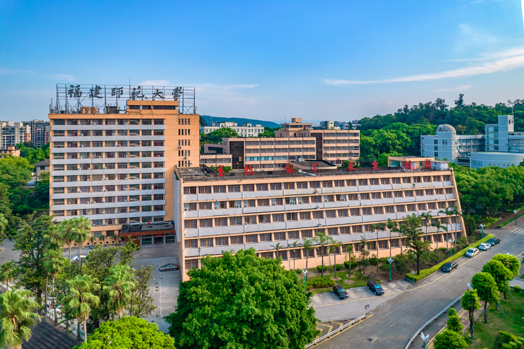 心中涌起一股澎湃犹记得第一次站在校门(福建师范大学旗山校区东门)